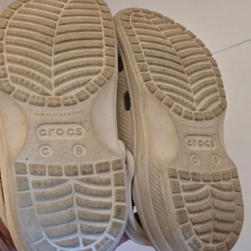 Crocs Kids Classic Clogs White Jibbitz Charms Size C9 Slip On Shoes